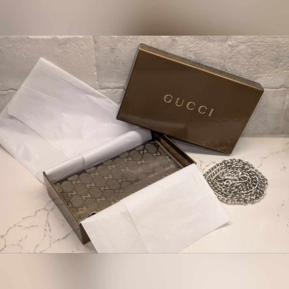 Gucci Long Wallet - EUC - Silver Logo Design 7.5x4 Inches